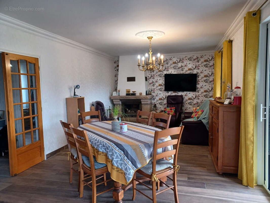 Maison à CLEDEN-POHER