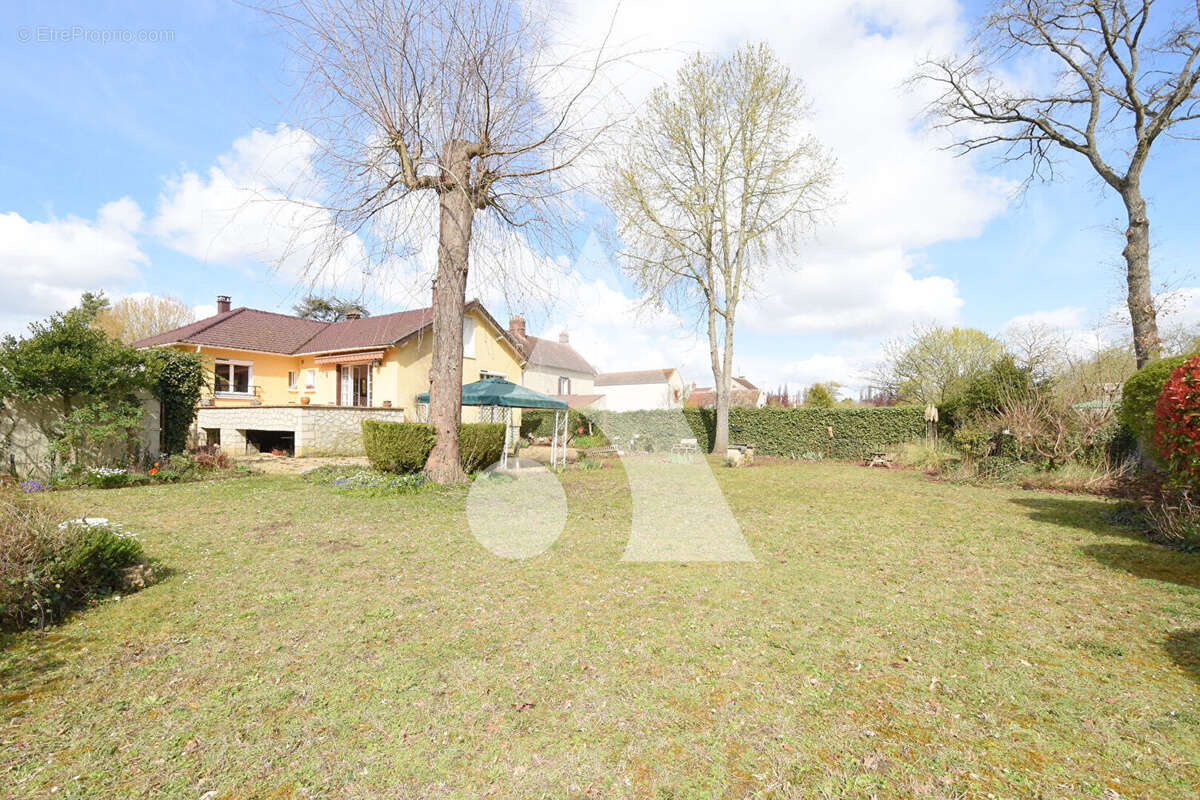 Maison à AVILLY-SAINT-LEONARD