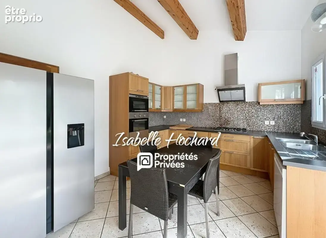 Maison familiale avec piscine, grands volumes et fort potentiel. Terrain 1 982 m² - photo 7