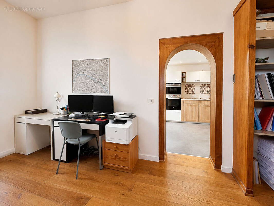 Collonges-sous-Salève à 215 m², 4 chambres et de beaux volumes aux portes de Genève. - photo 8