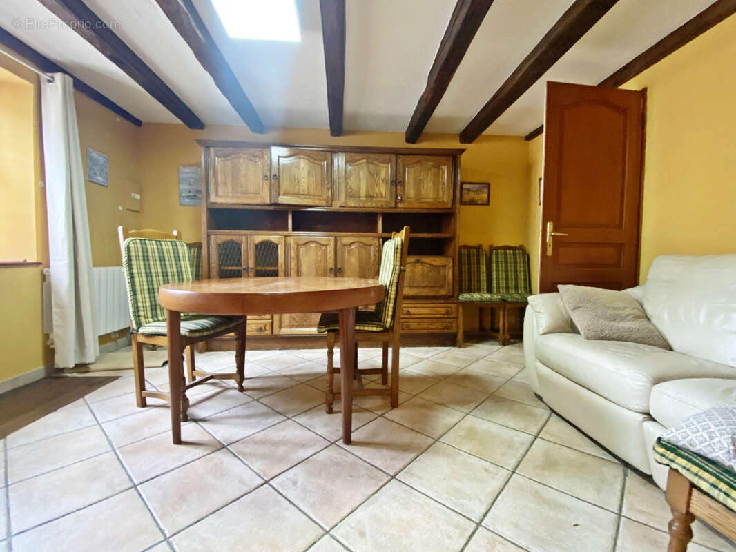 Maison à MENIL-LA-HORGNE