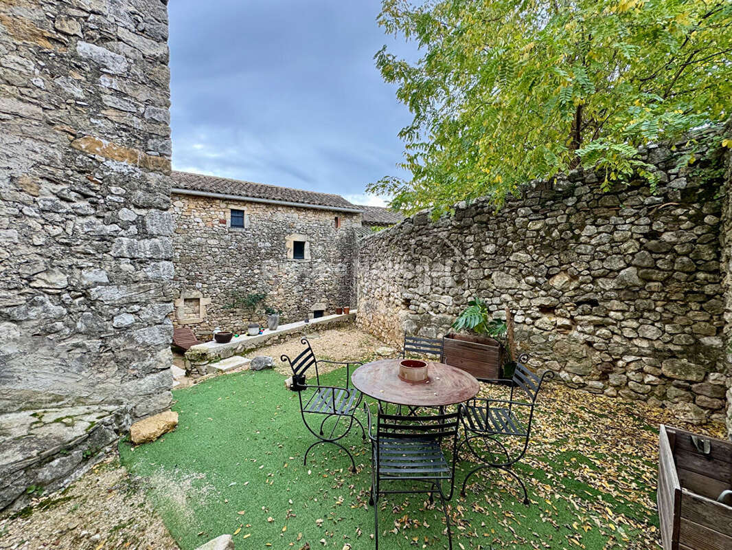 Mas en pierre avec Vue proche de Goudargues - photo 10
