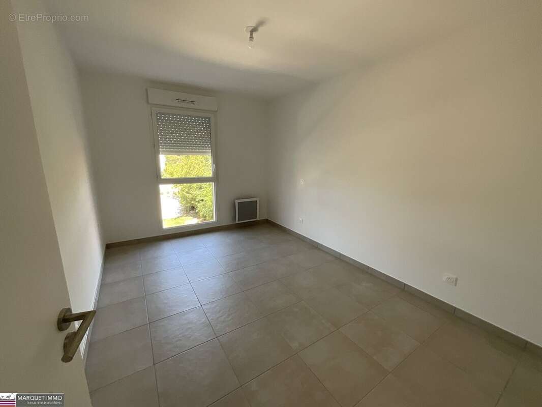 APT T4 offrant 90 m² avec double terrasse 18 m² et 6 m² et parking au 3° étage avec ascenseur... - photo 5