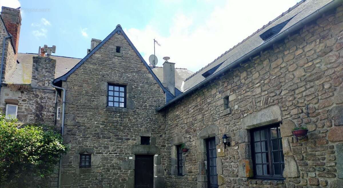 Maison à COURCITE
