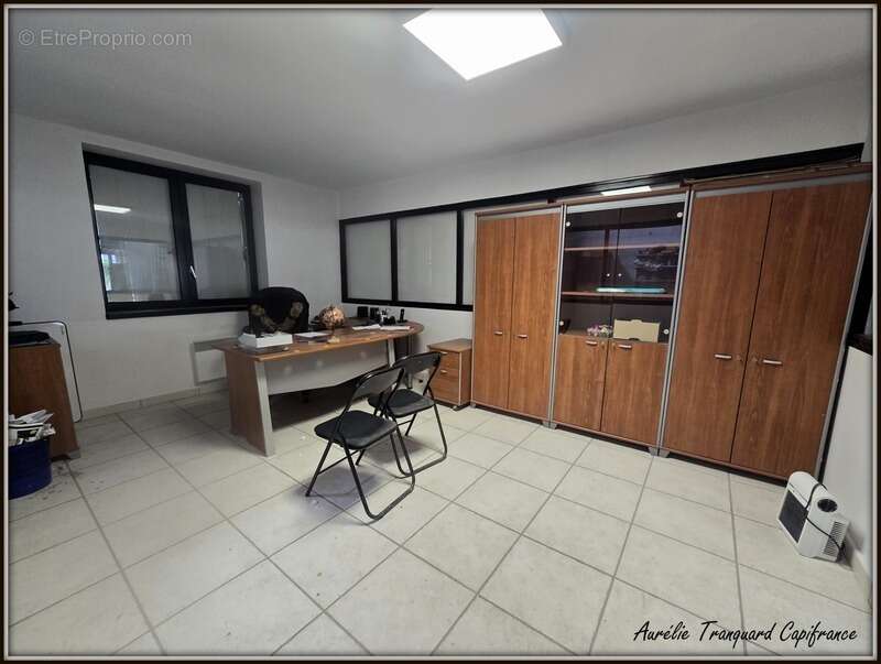 Local/ Atelier + bureau À VENDRE – de 508 m² avec grand terrain clos de 3 737 m² – Emplacement stratégique SAINT JEAN D'ANGELY ( - photo 7