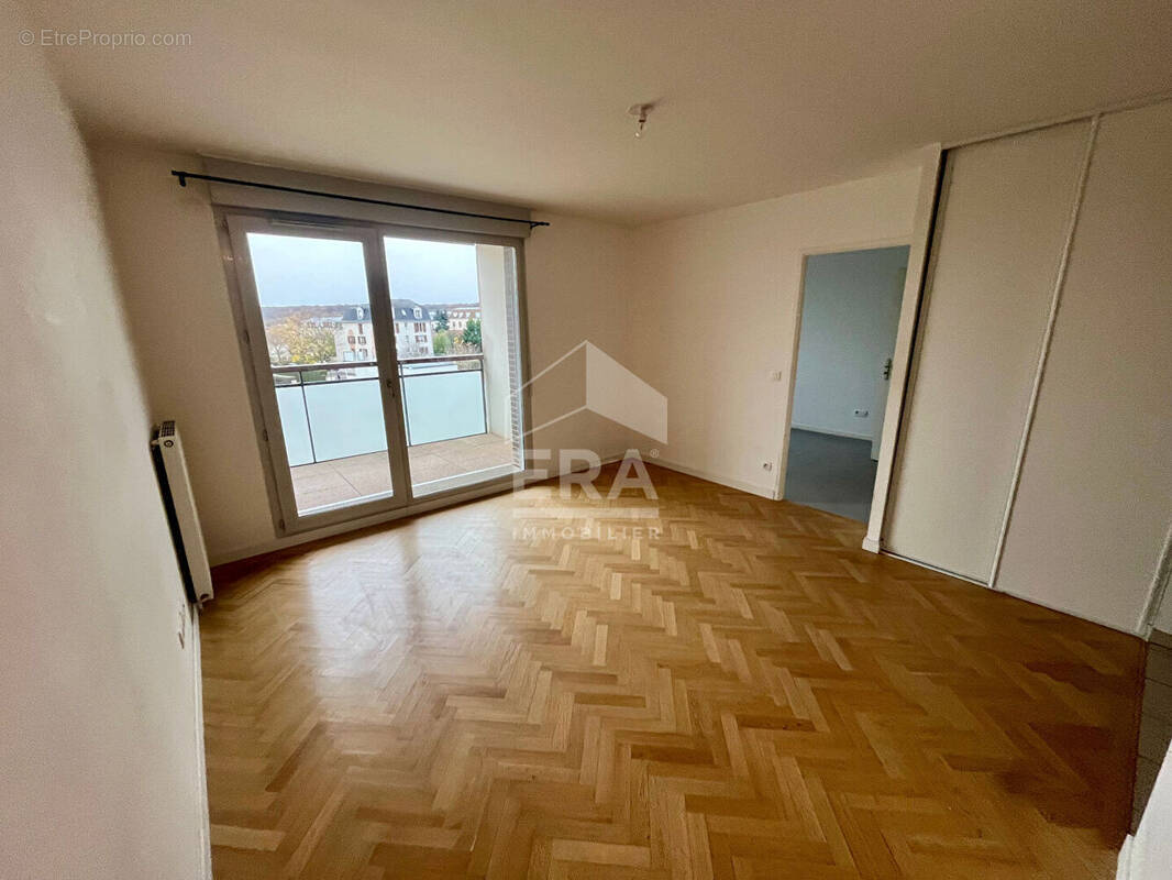 Appartement à LES CLAYES-SOUS-BOIS