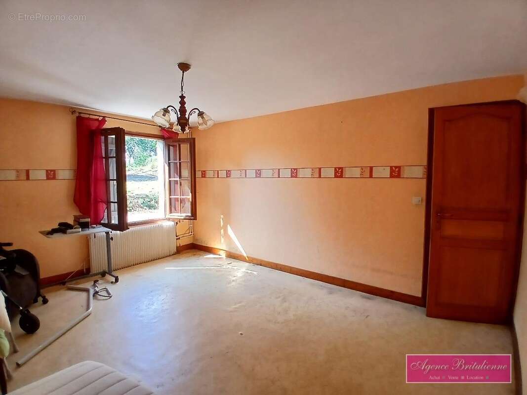 Maison à CREVECOEUR-LE-GRAND