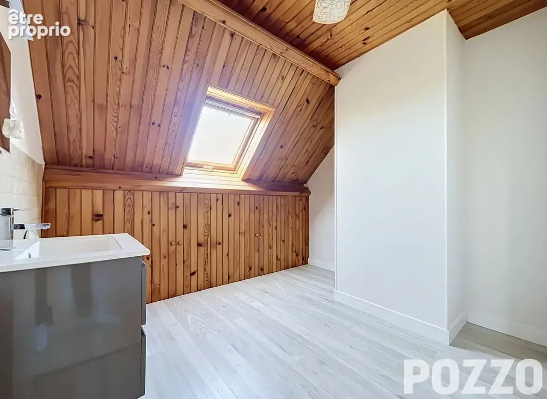 A VENDRE Maison familiale de 155 m² avec 5 chambres à Condé-sur-Vire !! - photo 12
