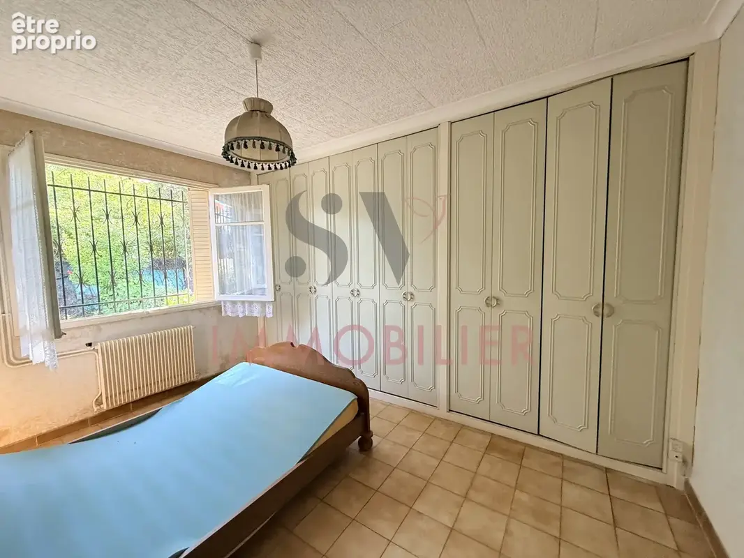 BÉZIERS — Maison à fort potentiel avec jardin et garage. - photo 8