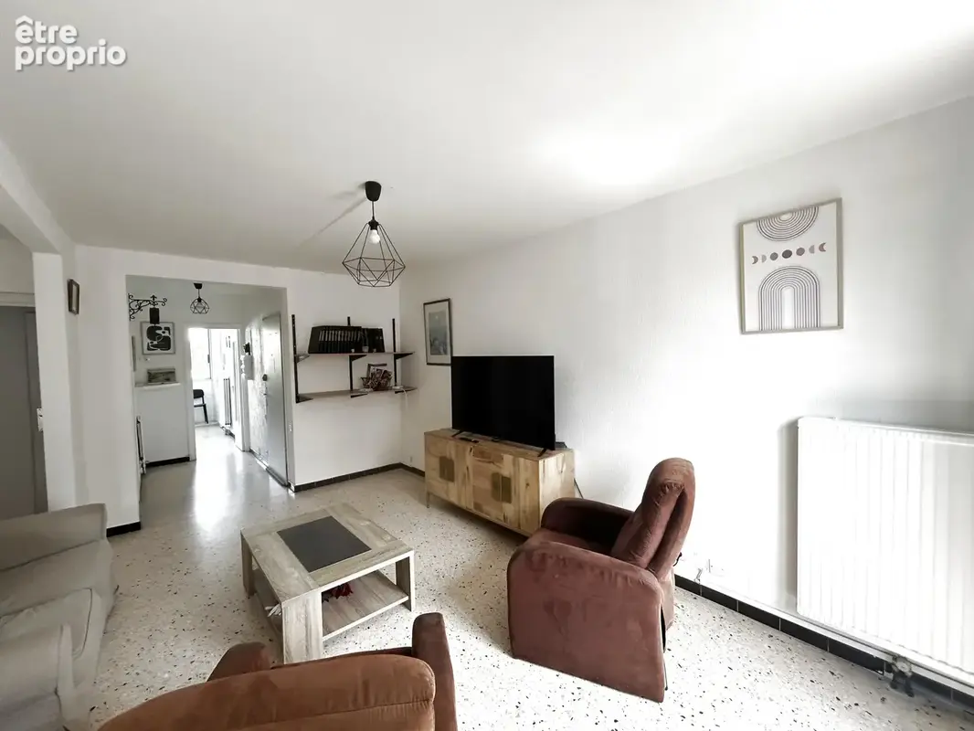 À Balaruc-Les-Bains, grand appartement avec balcon à vendre - photo 2