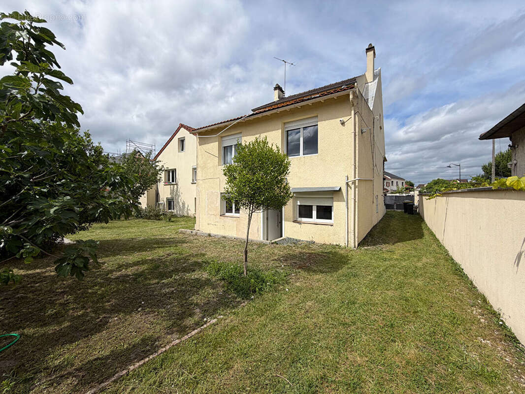 Appartement à LE BLANC-MESNIL