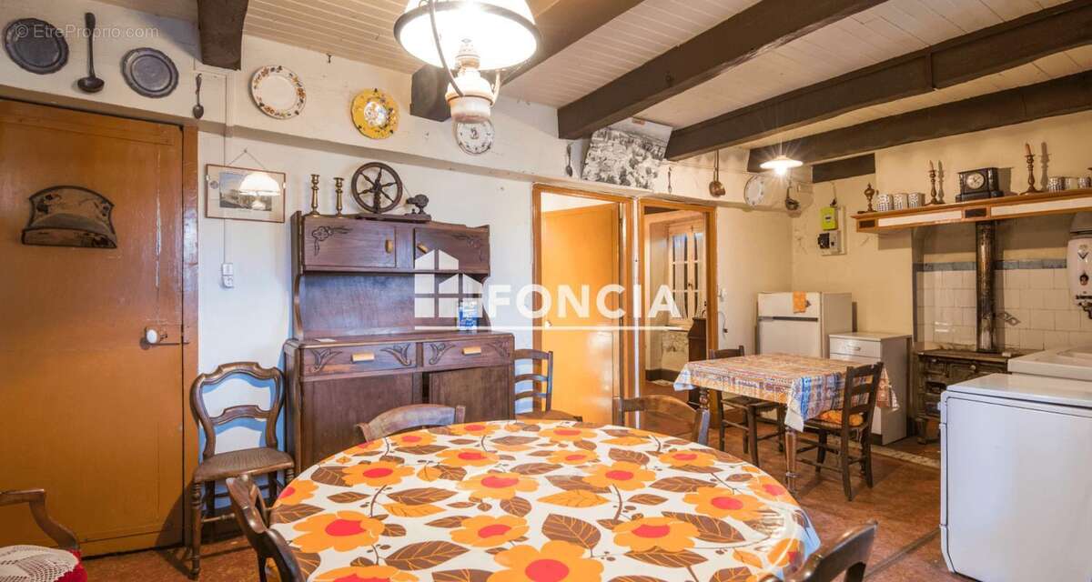 Maison à LUC-LA-PRIMAUBE