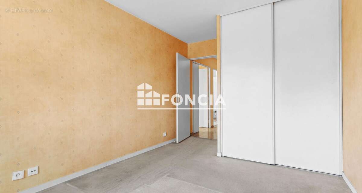 Appartement à VOISINS-LE-BRETONNEUX