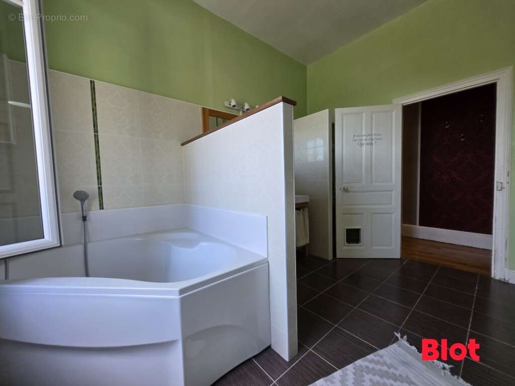 Appartement à FOUGERES