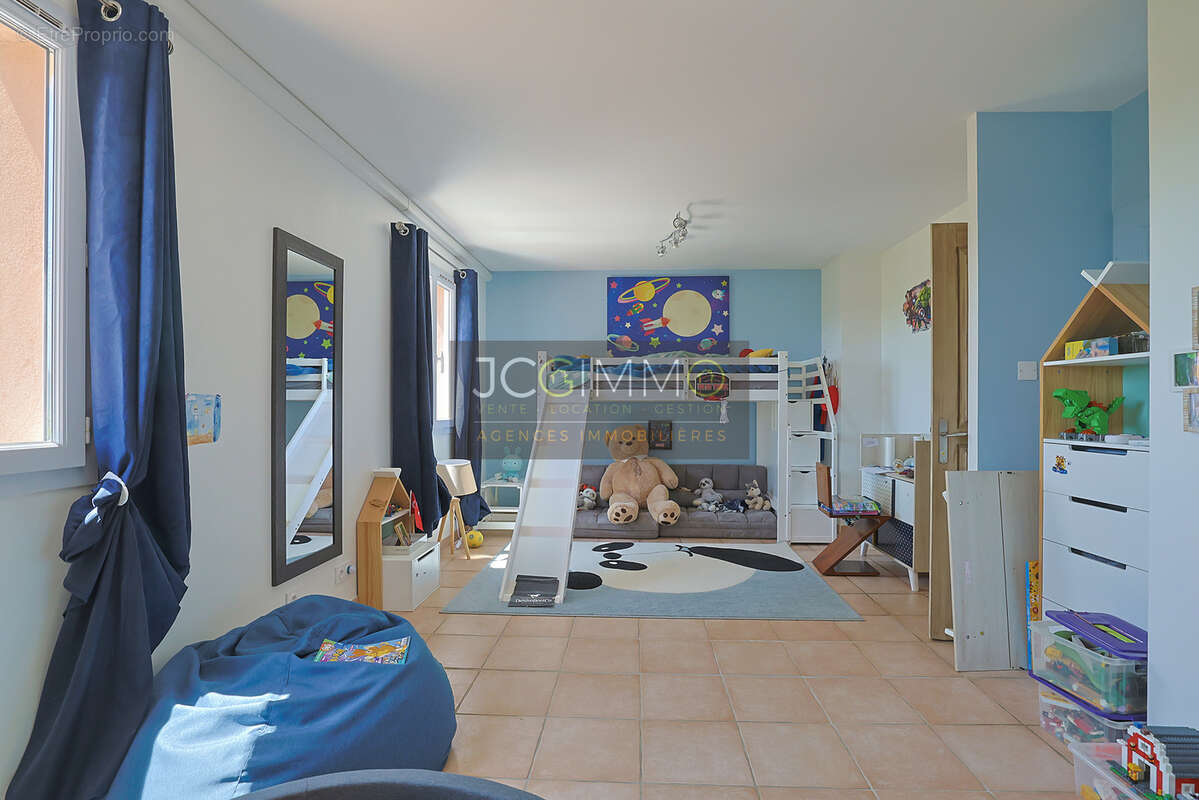 Maison à LA CRAU