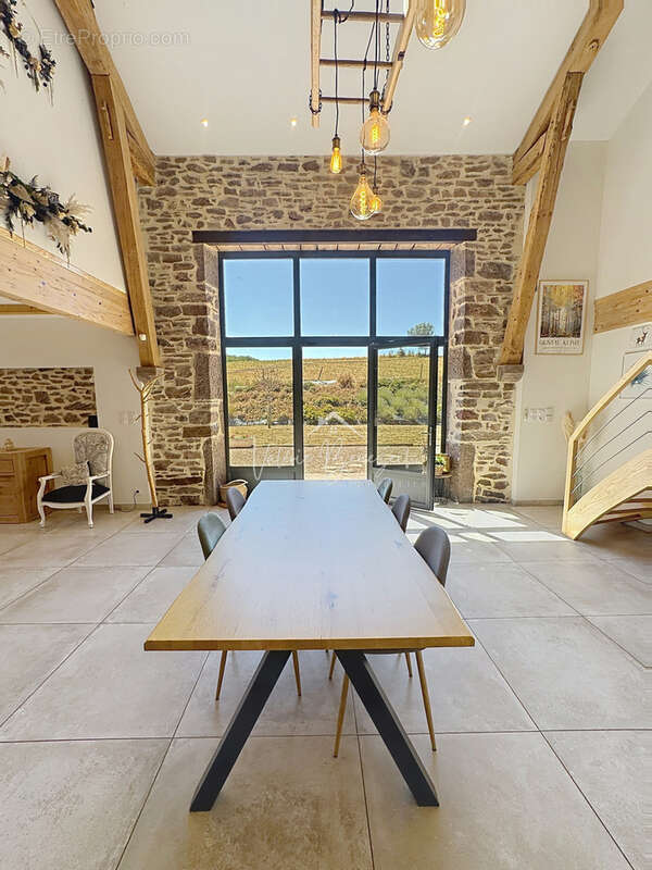 COUP DE COEUR Magnifique grange en pierres rénovée ! - photo 13