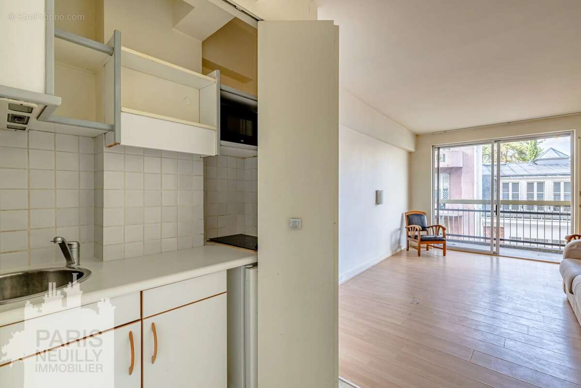Appartement à PARIS-16E