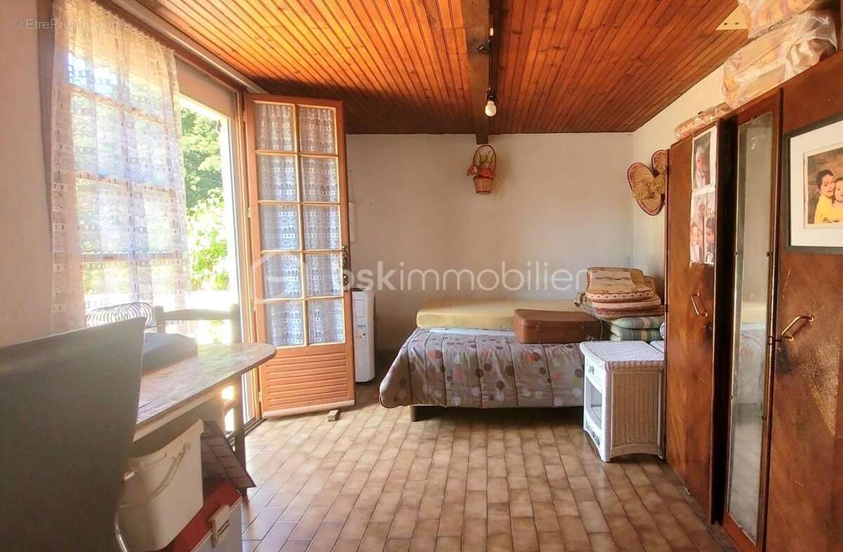 Maison sur un terrain de plus de 1700m² - photo 8