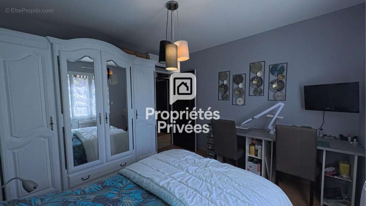 Maison PLAIN-PIED + 2 GARAGES - Secteur Nontron - photo 11
