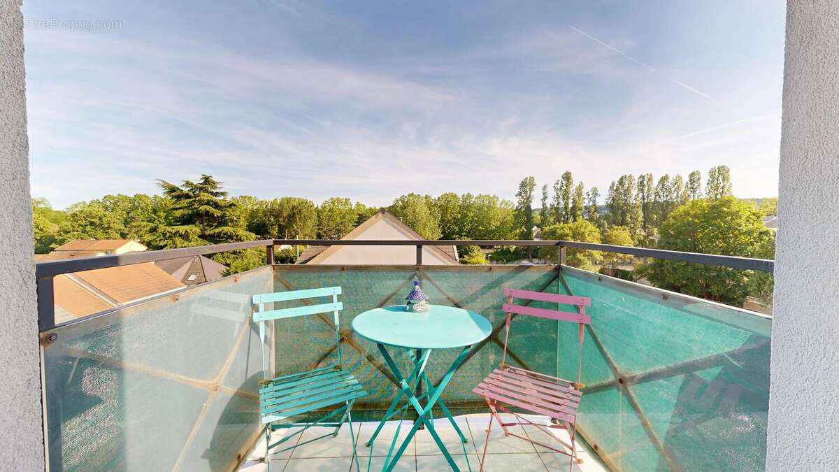 Appartement à VAUJOURS