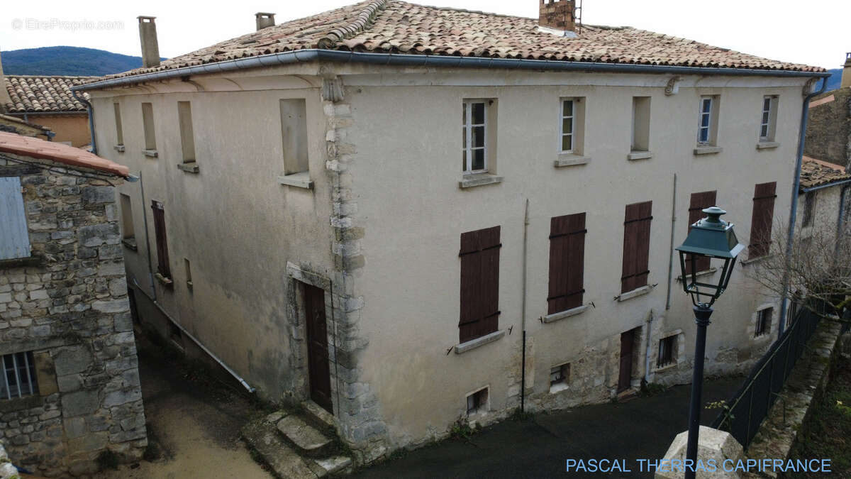 Maison de maître du XVIIe siècle à rénover - 250m2 - terrasse panoramique - 10 Pièces - 7 Chambres - photo 4