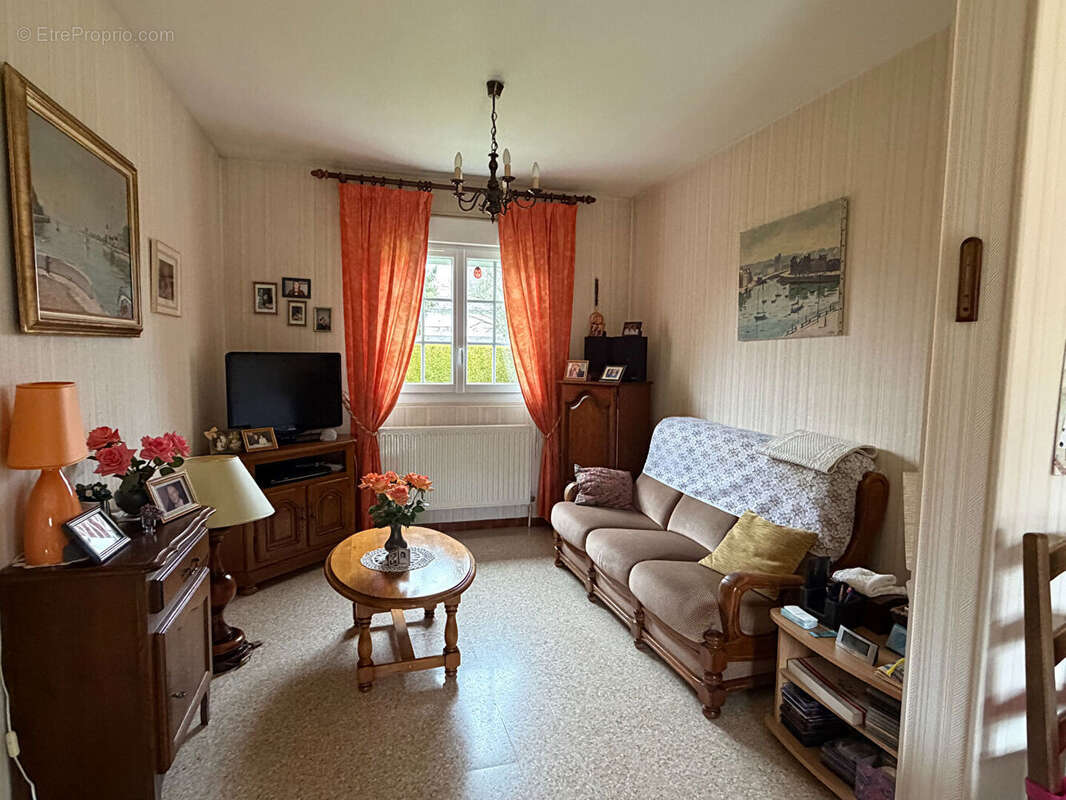 Maison à SAINT-PIERRE-DES-FLEURS