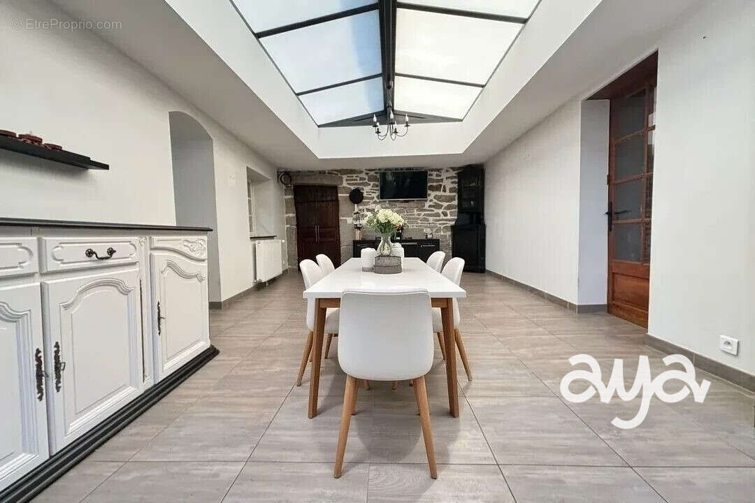 Maison à SAINT-ETIENNE-DE-MONTLUC