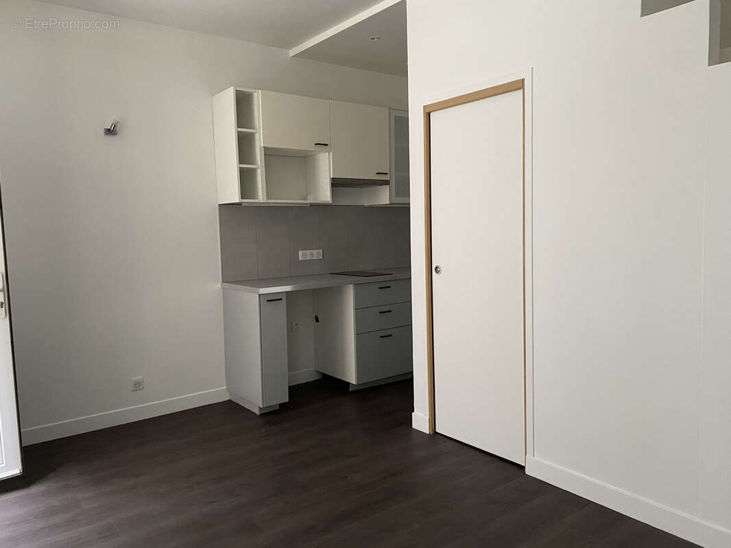A VENDRE Paris 17ème, à proximité de la Porte de Clichy, ... - photo 2