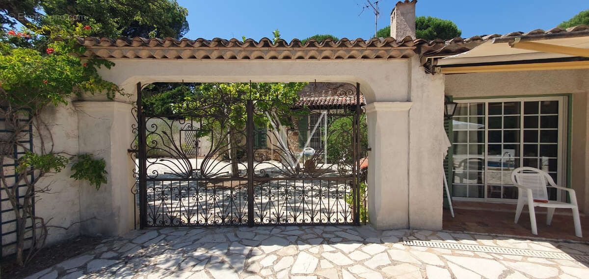 Le plan de la tour - tres belle propriété sur 4 hectares - rafraichissements à prevoir. - photo 4