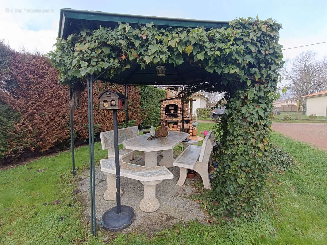 Maison à COUTRAS