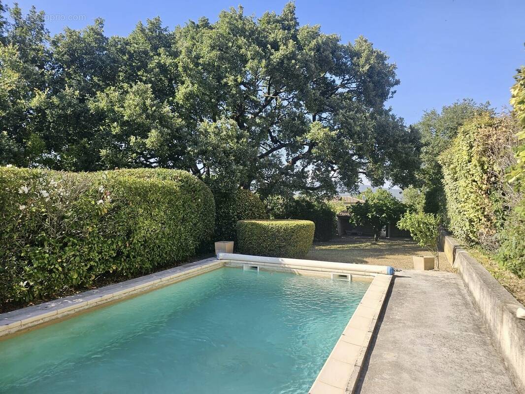 Maison à LA ROQUE-D'ANTHERON