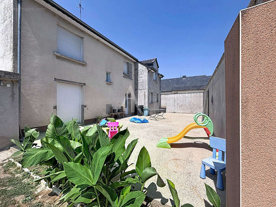 Maison La Roche Neuville 7 pièce(s) 143 m2 - photo 2