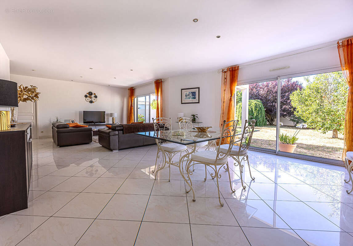 Maison de plain pied dans le centre de  St Vivien - photo 3