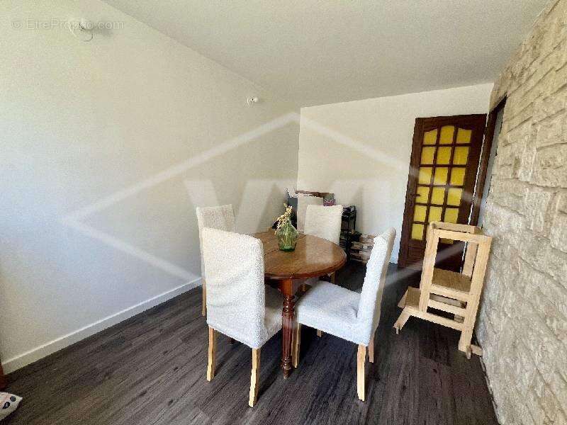 Appartement à COMBS-LA-VILLE