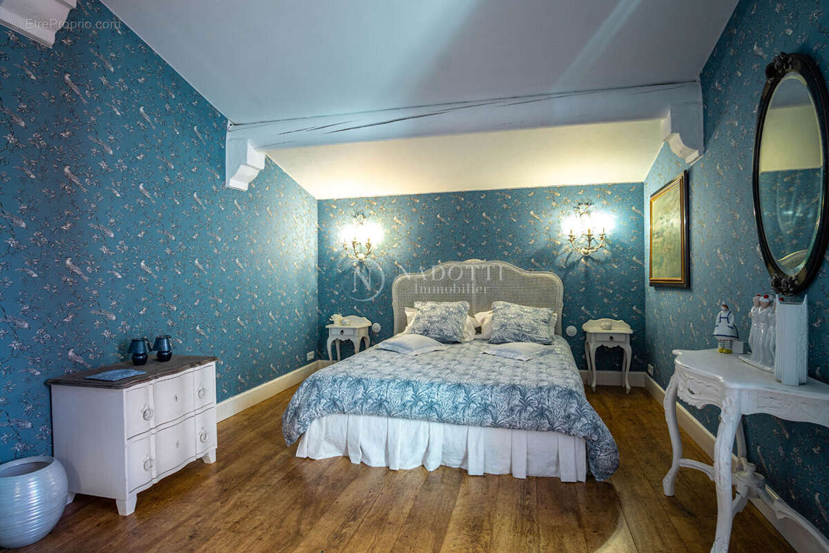 Propriété d'exception à vendre avec vue sur le château de Lagnes . - photo 12