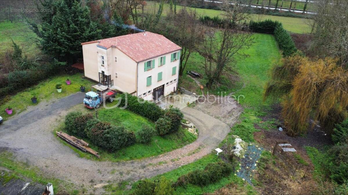 Maison à POMMEVIC
