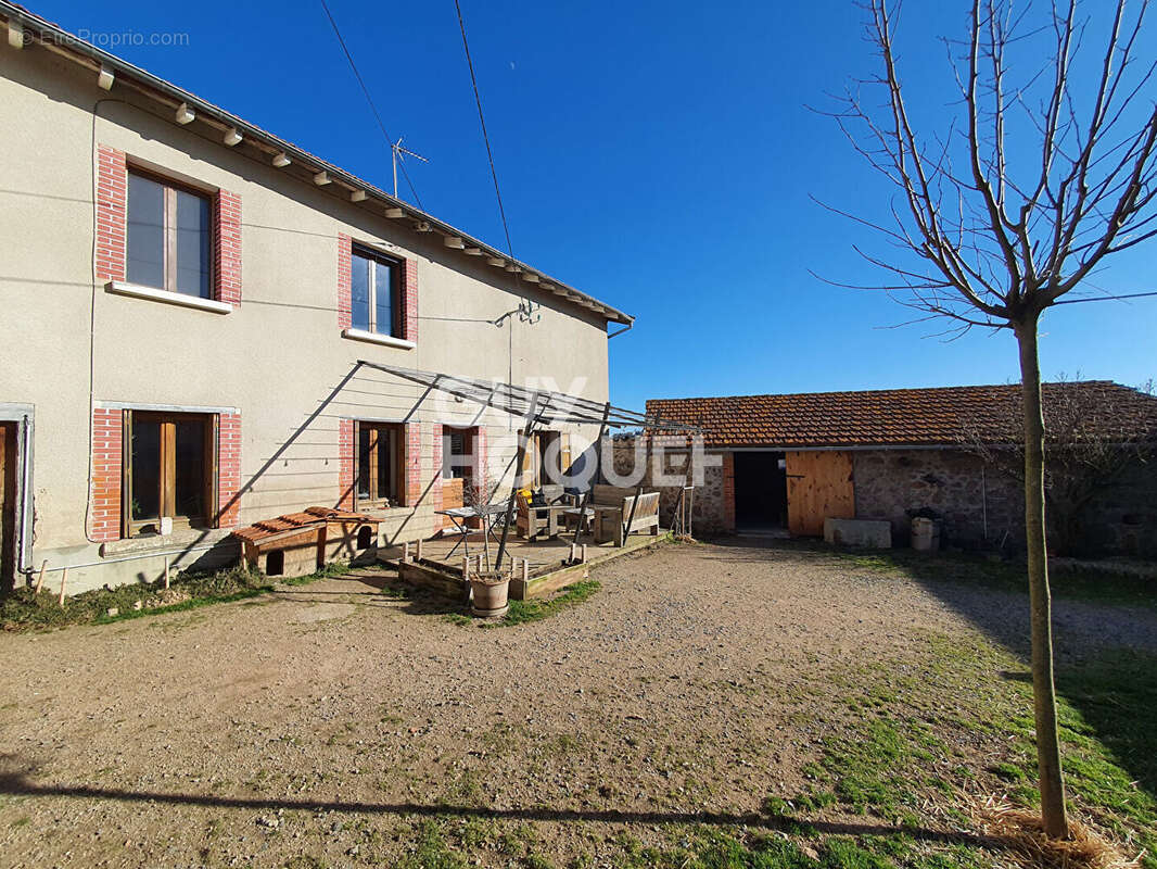 Maison à SAINT-MARTIN-LESTRA