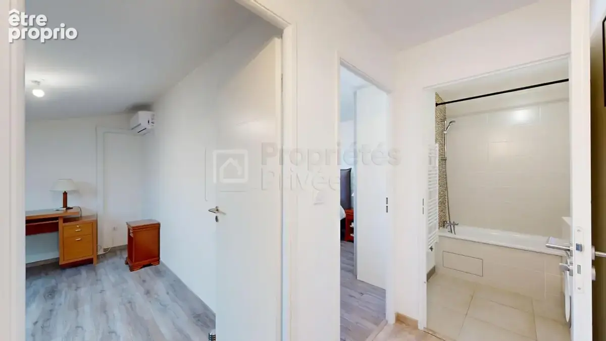 T3 duplex climatisé avec terrasse & 2 stationnements - photo 12