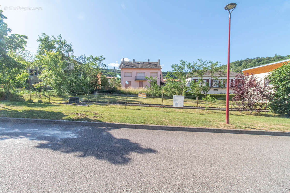 Terrain à NEUVES-MAISONS