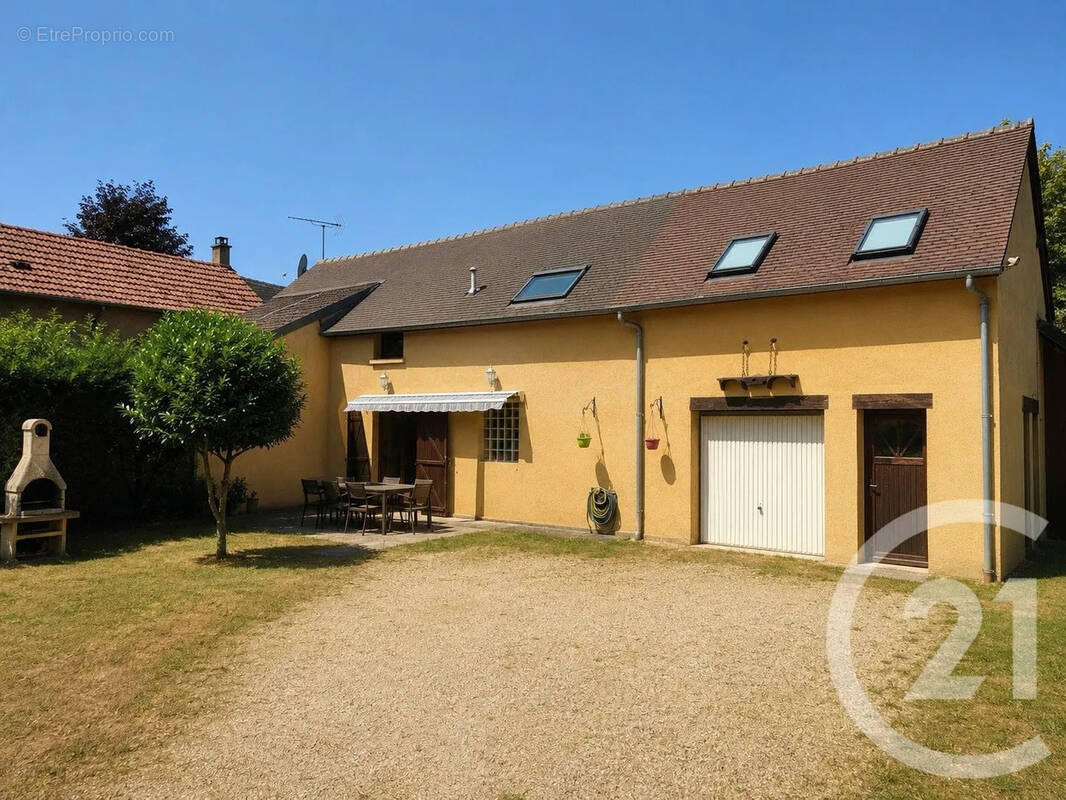 Maison à TREIGNY