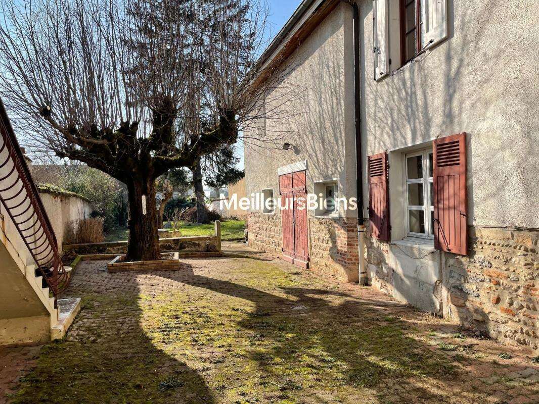 Maison à MONTMERLE-SUR-SAONE