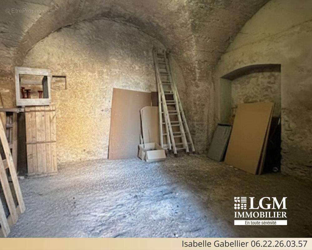 Maison à LE BREUIL-SUR-COUZE