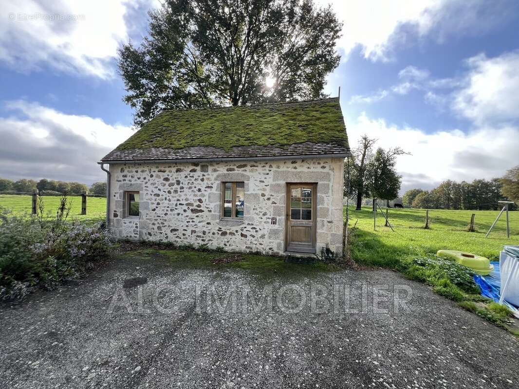 Maison à VILLAINES-LA-CARELLE