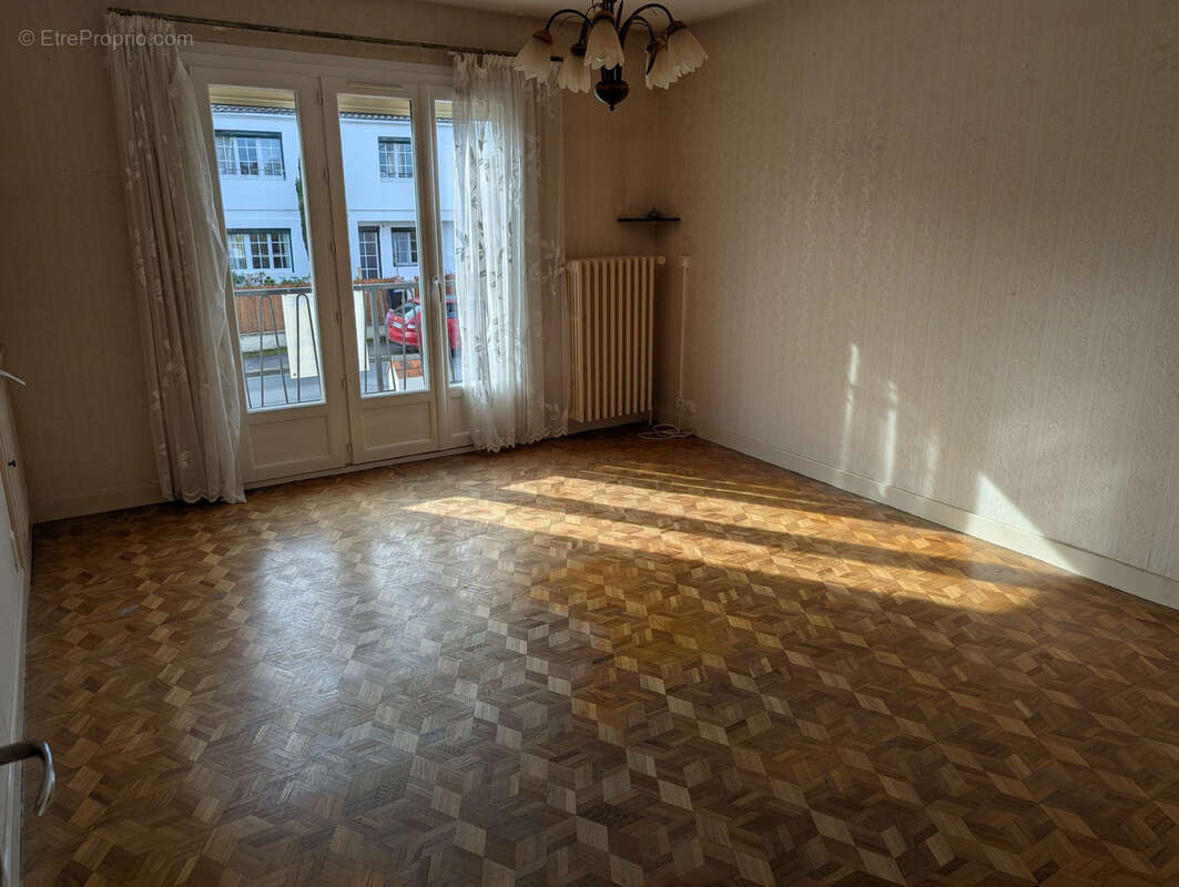 Maison à MONTGIVRAY