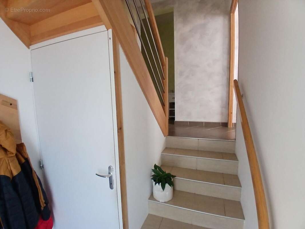 Photo 9 - Maison à ABERGEMENT-LA-RONCE