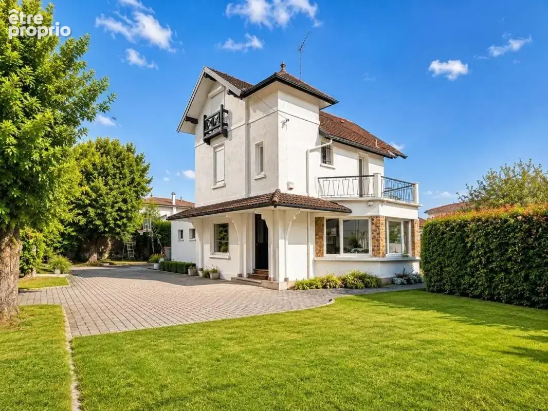 Maison à CHARBONNIERES-LES-BAINS