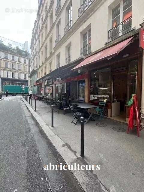 Commerce à PARIS-9E