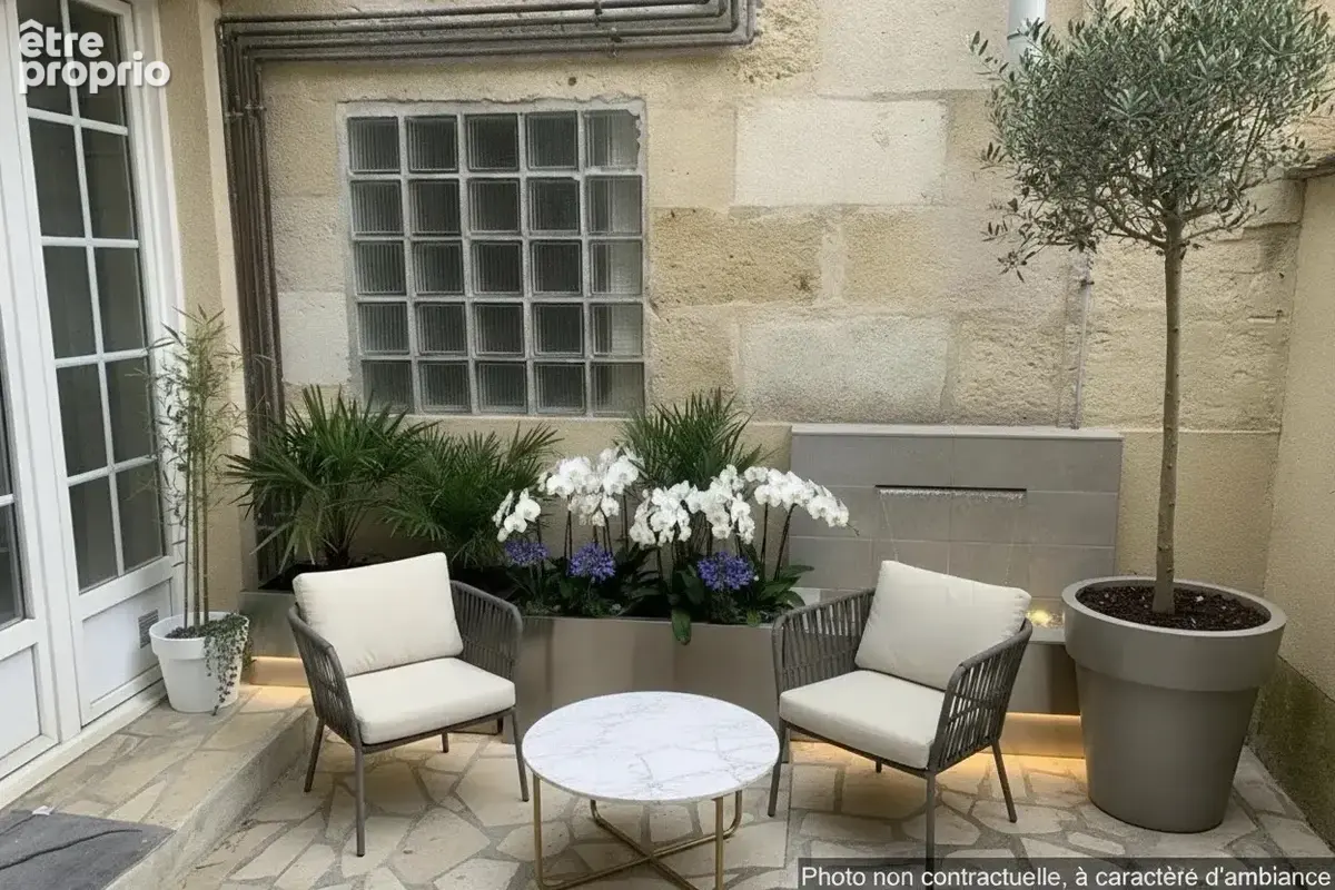 Appartement avec terrasse / Local professionnel     84,61 m2   Centre de Bordeaux - photo 2