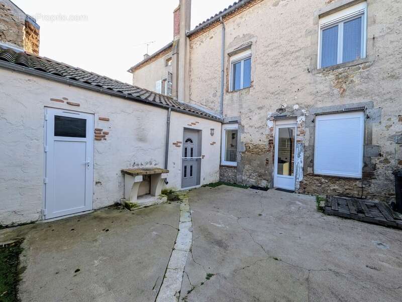 Maison à NUEIL-LES-AUBIERS