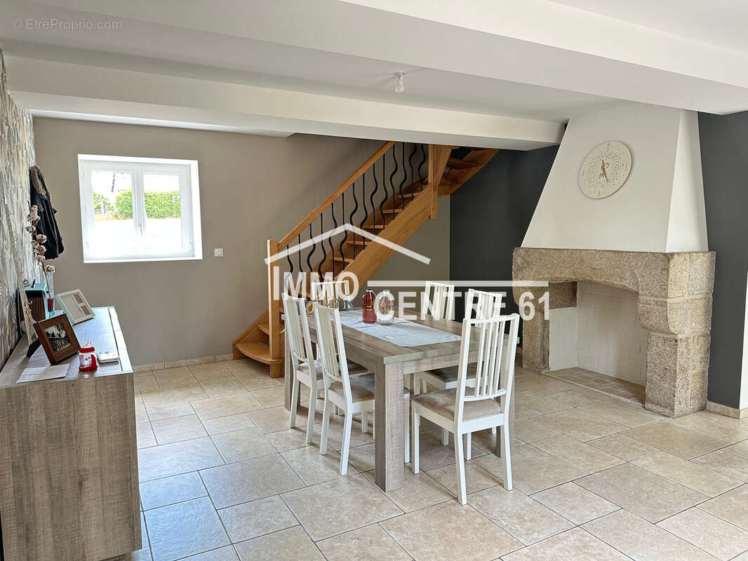 Charmante maison de trois chambres avec ses dépendances sur 6027m2 de terrain - photo 3